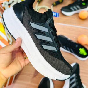 Adidas Ultraboost Com Detalhe Refletivo