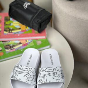 Chinelo Infantil Bobbie Goods + Canetas Coloridas+ Caderno De Colorir